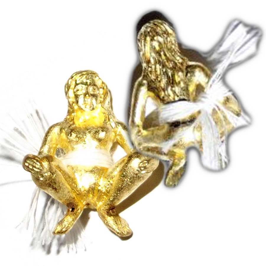 The Mae Ber Maha Pan Yor by Luang Por Somkuan is a small but very powerful statuette. It is a true krueang rang occult amulet, which is made using Khmer wicha.