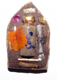 Maha Sanaeh Spells and Herbal Powders in rear face of Khun Phaen Hnaa Tong Rae Perm Palang Gaay