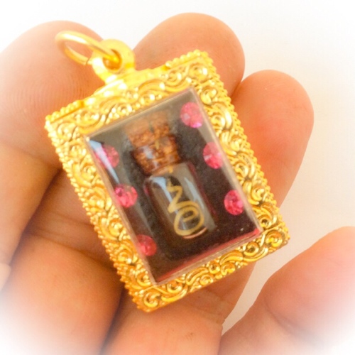 Nam Man Prai amd six ploi sek are inserted into the Muan Sarn Sacred Powders